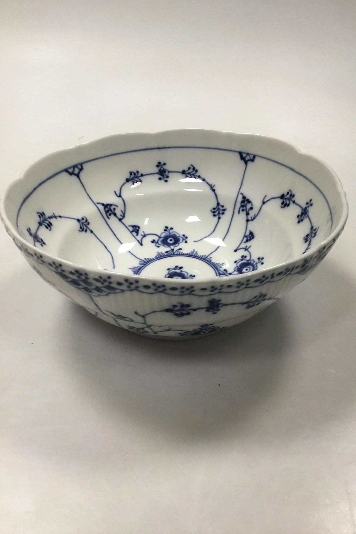 ロイヤルコペンハーゲン ブルーフルーテッドハーフレースボウル No 717