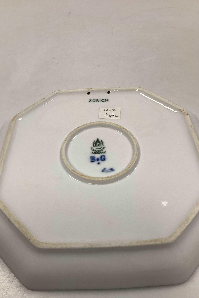 Bing og Grøndahl Alfabet Platte Zurich. Designet i 1933-1934 af Ove Larsen