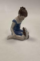 Lyngby Porcelænsfigur af Pige med Hund No 97