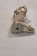 Bing 和 Grondahl 塑像女孩梳头 No 2257