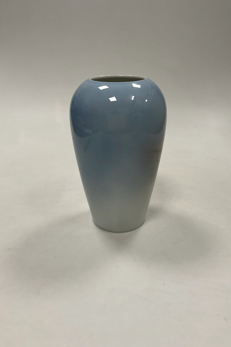 Lyngby Porcelæn Vase med Bondegård No. 128-2/76