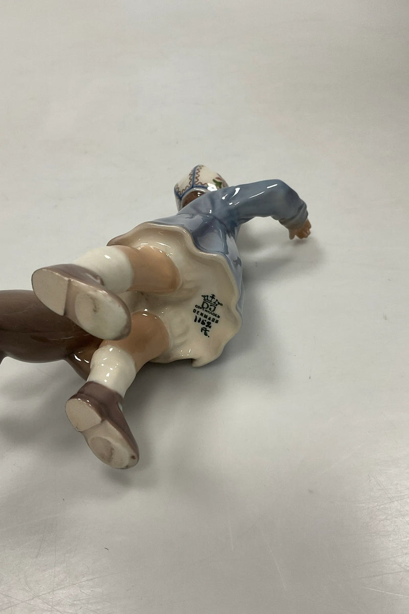 Dahl Jensen Figur Pige med Legetøjsbamse No. 1152