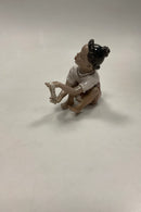 Dahl Jensen Figur Pige med perler Perlesælger No. 1353