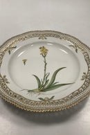 Royal Copenhagen Flora Danica tallerken med gennembrudt kant No 20/3553
