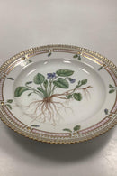 Royal Copenhagen Flora Danica Salat Tallerken No 20 / 3573