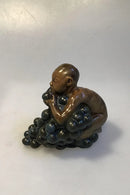 Bing & Grøndahl Figur af Kai Nielsen "Lille Bacchus med druer" No 4021 fra Druehøstserien