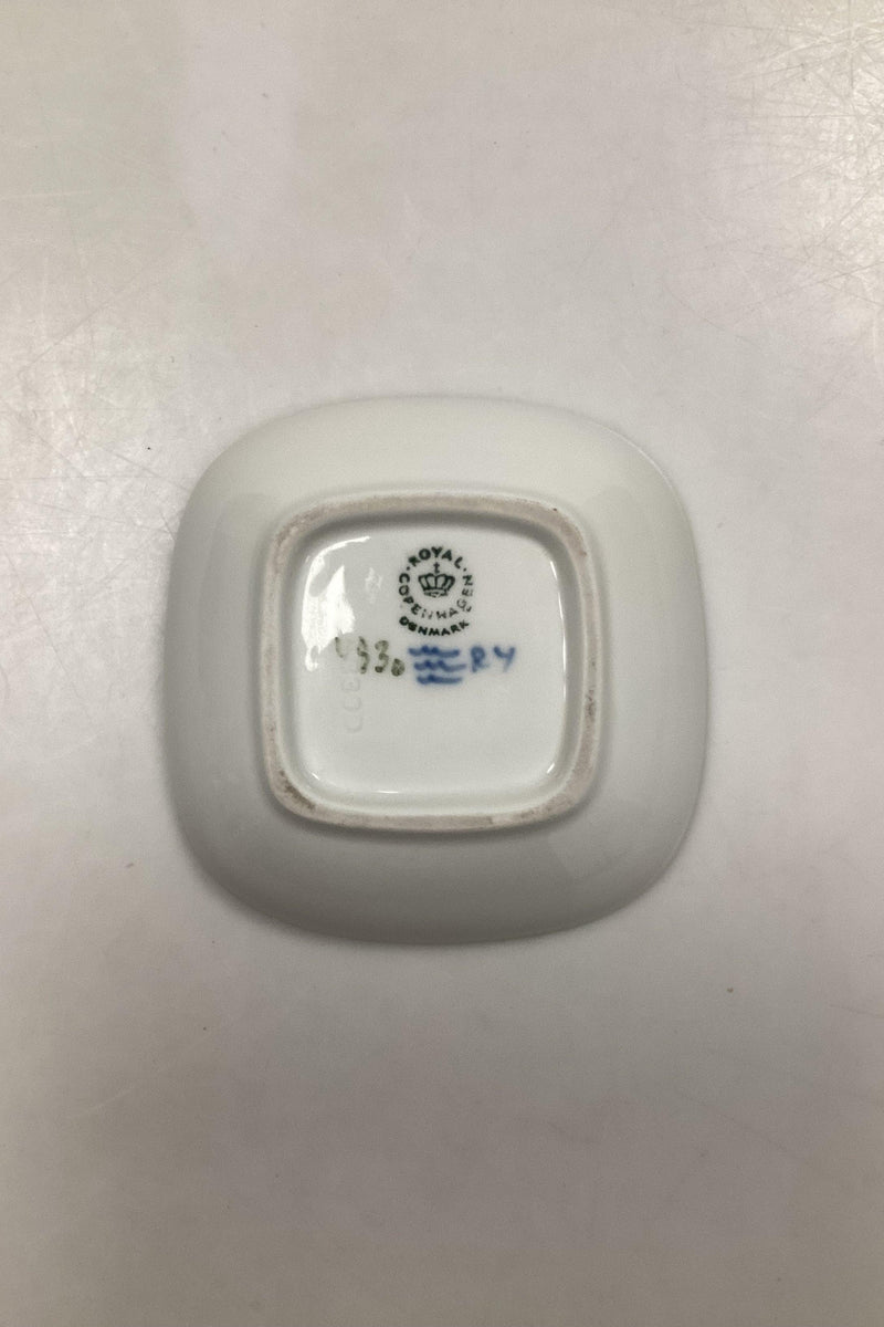 Royal Copenhagen Platter / Skål med Bær No 4930