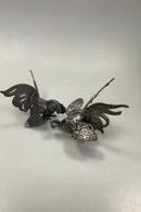 Sølvplet Ormamental Figurer af Hane og høne der slås