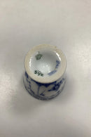 Königlich Kopenhagen Porzellan Blauer geriffelter Halblonde Eierbecher Nr. 542/696