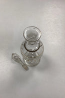 Glaskaraffel med dekoration i guld, hvid og rød