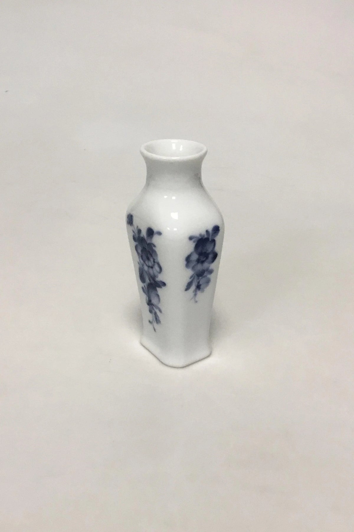 ロイヤルコペンハーゲン ブルーフラワー 編み込み小花瓶 No 8256