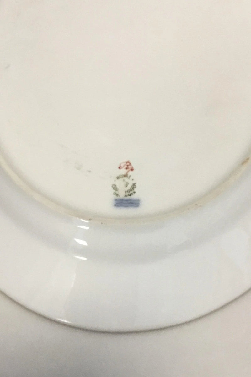 Royal Copenhagen Bellis og Følfod Stort ovalt fad No 9011