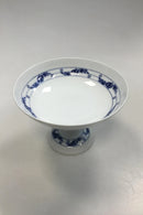 皇家哥本哈根玫瑰花蕾碗，脚踏8064号。尺寸为21厘米/8.27英寸，状态良好。