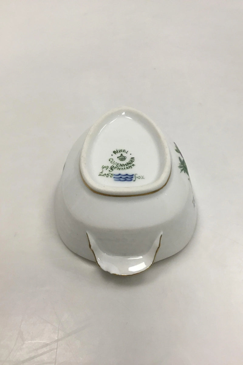 Royal Copenhagen Saxon Flower Light Bee Cell Assiet No 493/2055