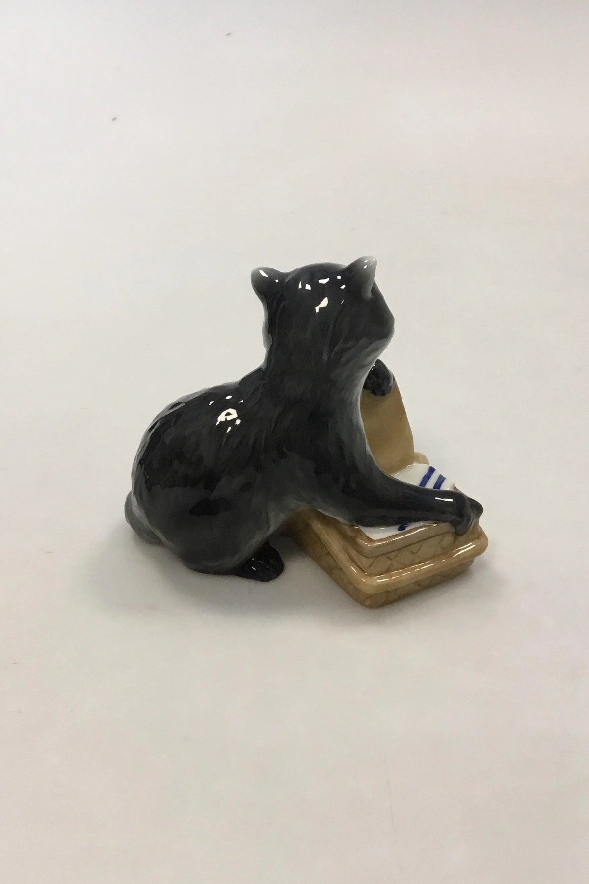 アンデルセン人形　間抜けなジャック　★ロイヤルコペンハーゲン　箱付き　美品 ロイヤルコペンハーゲン フードバスケットを持つアライグマの