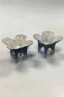 Bing og Grøndahl Art Nouveau To kuvertvaser i form af en blomst, opsat på fire fødder. No 5001