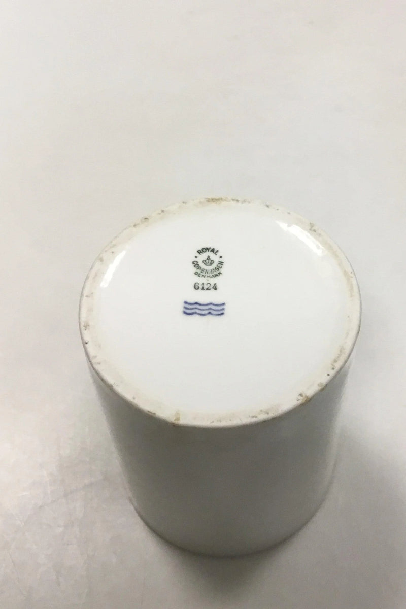 Royal Copenhagen Krus af kraftig hvid porcelæn No 6124