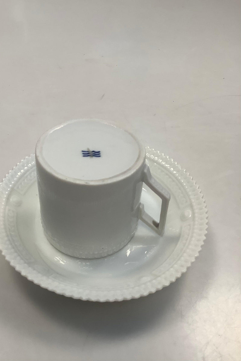 皇家哥本哈根白色花朵丹妮卡珍珠瓷巧克力杯 No 3512