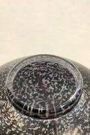 Kosta Boda Bertil Vallien Glas skål i sort og rød