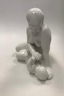 Royal Copenhagen Stor Figur af Johannes Hansen Pige med Barn No 3678