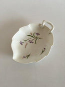 Bing & Grøndahl Bladformet Asiet med Lilla Blomst