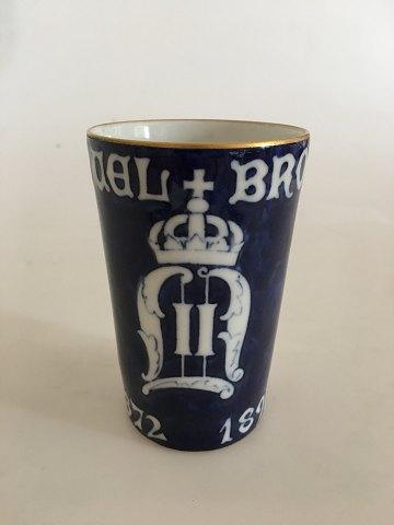 Bing & Grøndahl Oscar II Krus / Vase  "Broderfolkets Vel" 18 Sept. 1872-1897
