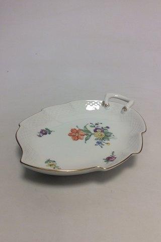 Bing & Grondahl Saxon Flower, White Leaf shaped dish no 199