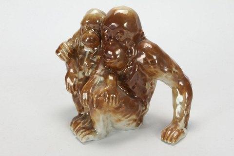 Bing & Grøndahl Stentøjsfigur i Lystre Glasur af Gauguin/Knud Kyhn Abe med Unge