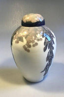 Bing Grondahl Unika有盖花瓶，装饰有浆果和种子头