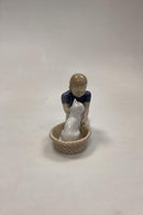 Bing og Grøndahl Figur Pige med Kat - Venner No. 2249