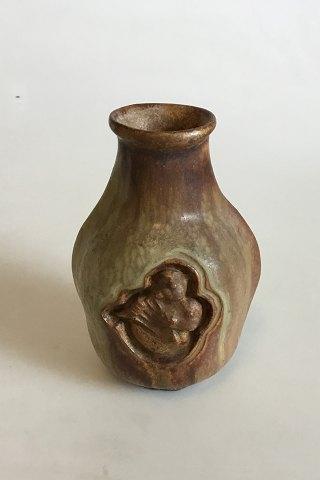 Bode Willumsen Vase med brun og grøn glasur i relief med havfrue No 509 PMN