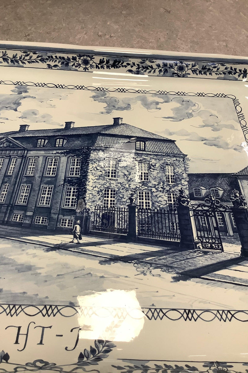 Royal Copenhagen Unika Fajance Bakkebord af Sø-Handelsretten af Jørgen Nielsen