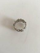 Dirks Blomsterring, 14K hvidguldsring med 3 brillanter. I alt 0.05 ct. W.SI.