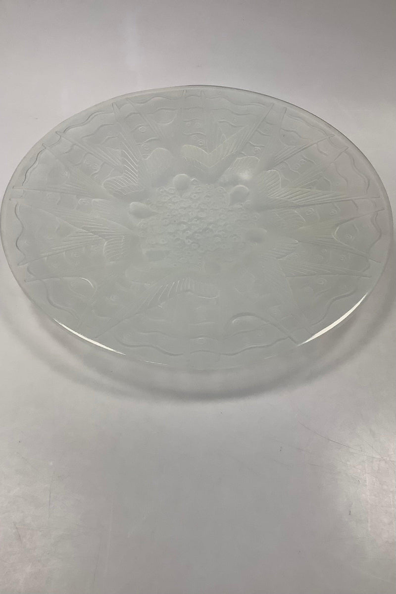 Fransk Kunstglas fad af Pierre d'Avesn med svaler