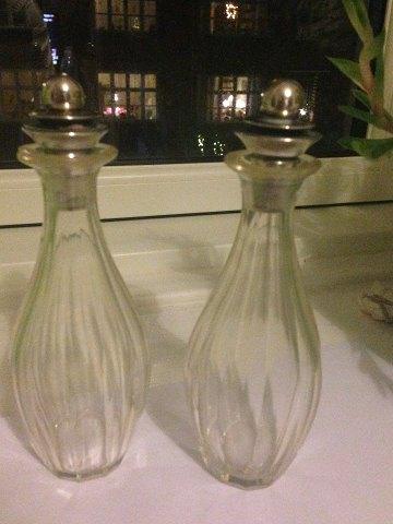 Georg Jensen Harald Nielsen Sterling Silver stoppers and flask No 219 1933-1944年製。