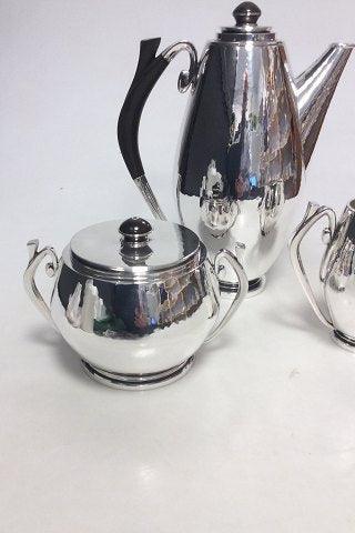 Hans Hansen Sterling Sølv Kaffesæt med Kaffekande, Sukkerskål og Flødekande no 170 fra 1935 designet af Karl Gustav Hansen