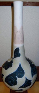 ロイヤルコペンハーゲン 磁器 / 衣類 1919年にスヴェンド・リングが制作したユニークな花瓶です。