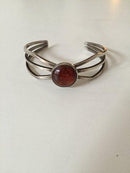 N.E. From Armbånd i Sterling Sølv med Rav