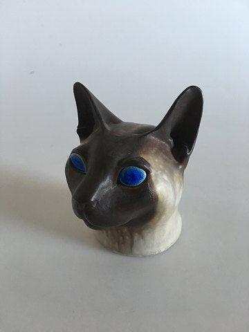 皇家哥本哈根铝质陶器中的猫头像&