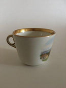 Royal Copenhagen Antike Tasse mit handgemaltem Motiv und Golddekor.
