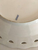 Royal Copenhagen Antik Fuld Saksisk Blomst Frugt Tallerken med Gennembrudt Blondekant fra omkring 1800