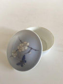 Royal Copenhagen Art Nouveau Lågskål med Blomst og Sommerfugl Motiv No 1