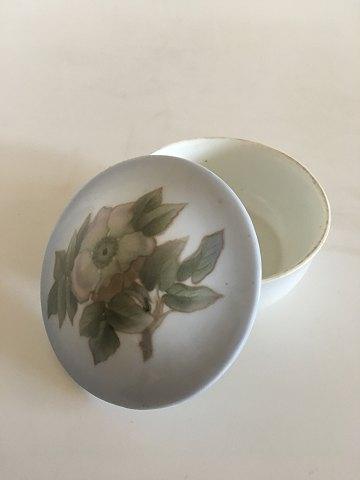 Royal Copenhagen Art Nouveau Lågskål med Blomstermotiv No 173/1