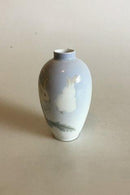 Royal Copenhagen Art Nouveau vase dekoreret med Kaniner No 243/47A