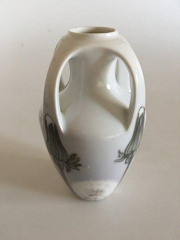 Royal Copenhagen Art Nouveau vase med 4 hanke med Mælkebøtte No 342/220