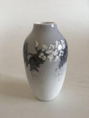 Royal Copenhagen Art Nouveau Vase med Blomstermotiv No 1305/239