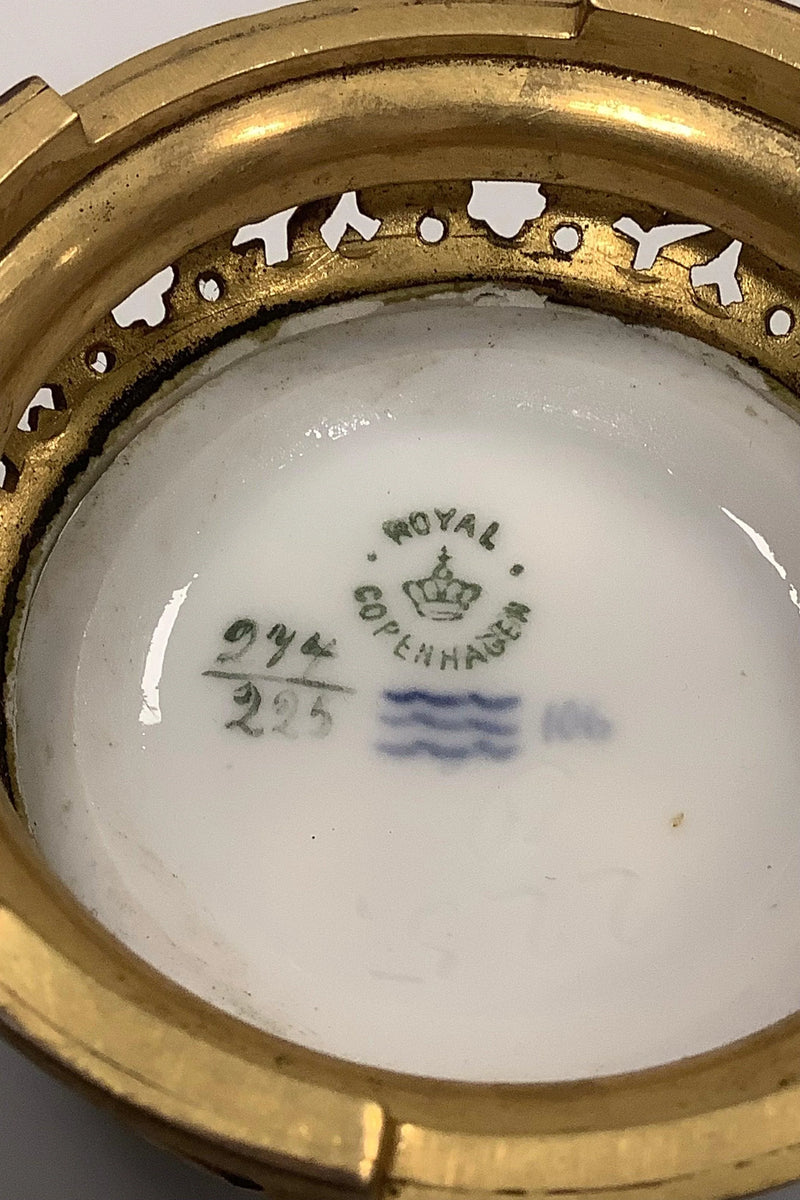 Royal Copenhagen Art Nouveua Vase med Motiv af Sølvsmed samt Bronze Stand No 974 / 225