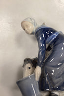 Royal Copenhagen Figur Pige med Kalv Nr. 779