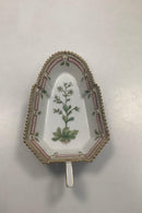 Royal Copenhagen Flora Danica Asiet med Håndtag No 3543