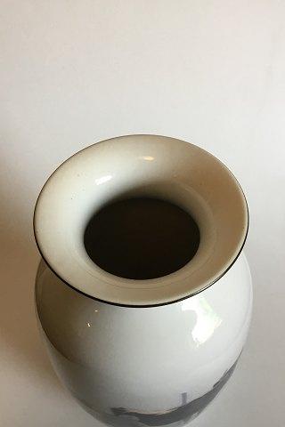 Royal Copenhagen Gulvvase af Porcelæn med dekoration af køer i landskab. Gotfred Rode